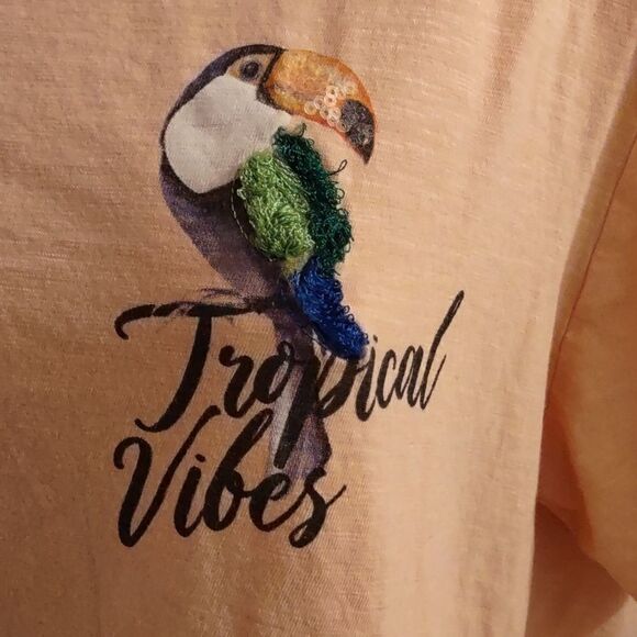 H&M peach colored t-shirt with toucan size medium‎ - Picture 1 of 6